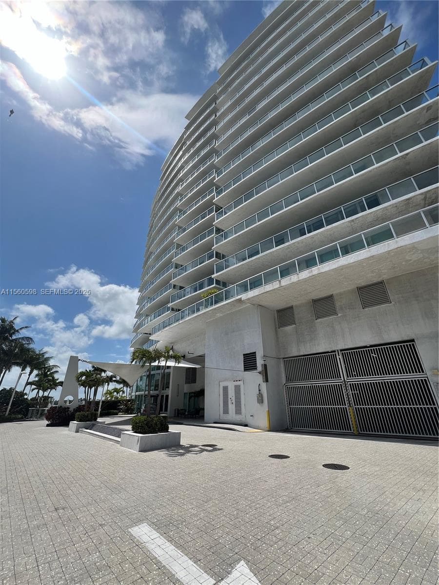 A11560598 — Miami Beach — 33
