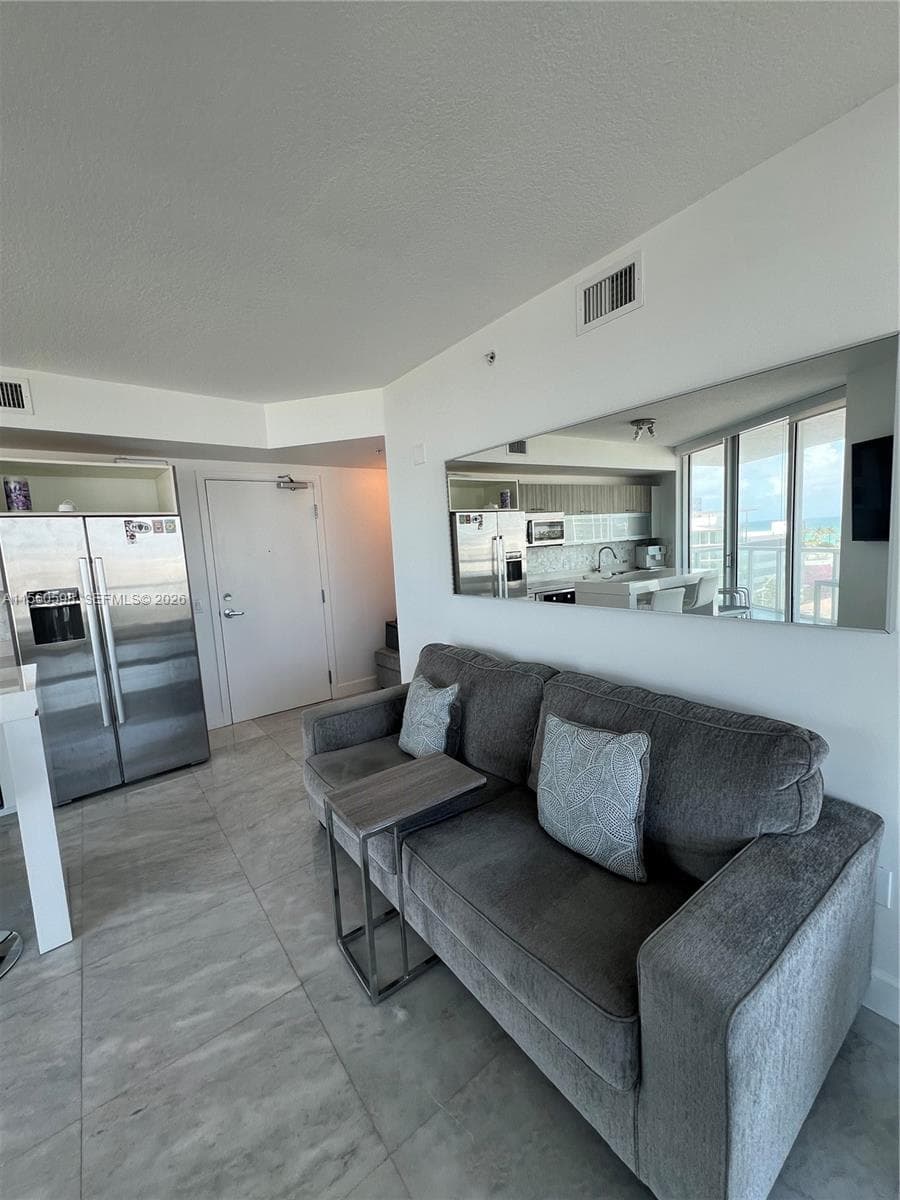 A11560598 — Miami Beach — 4