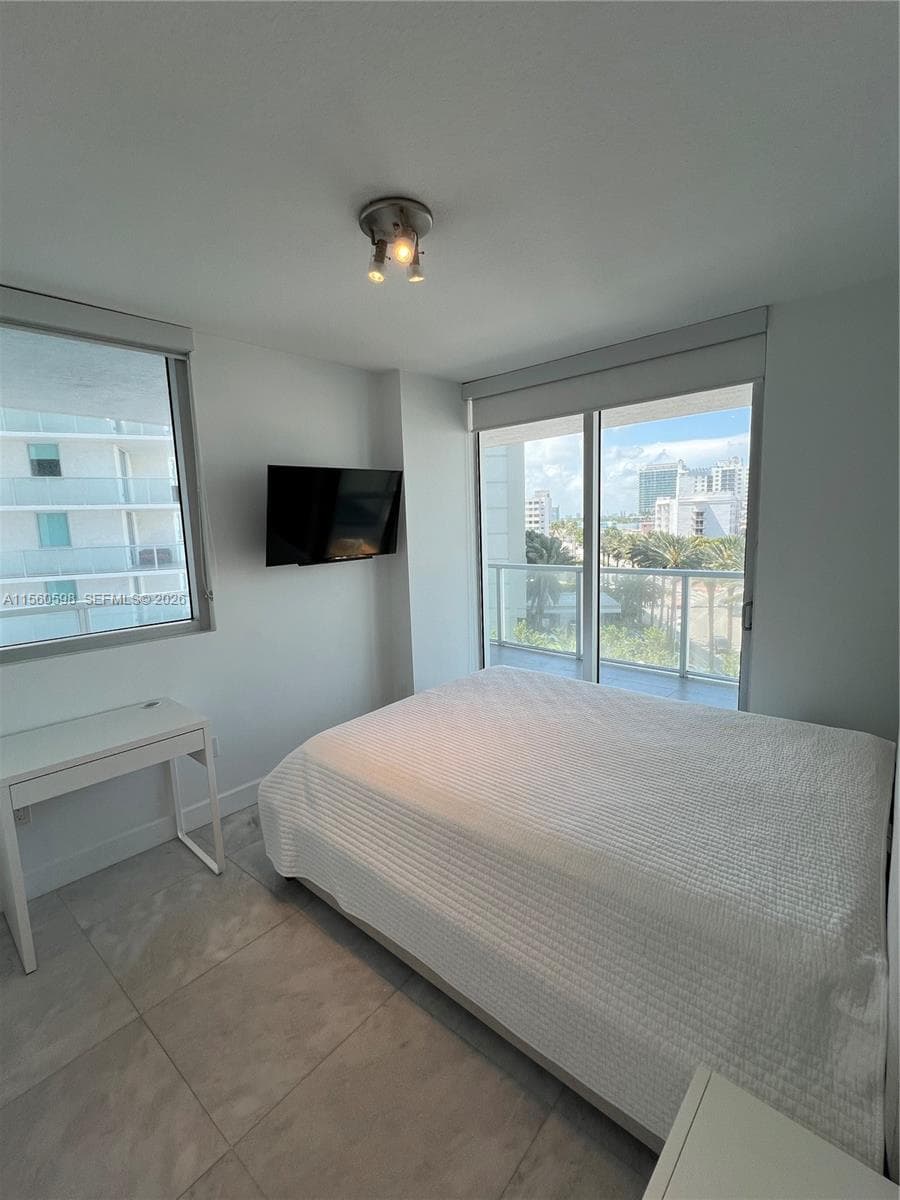 A11560598 — Miami Beach — 8