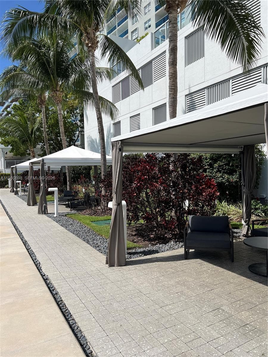 A11560598 — Miami Beach — 25