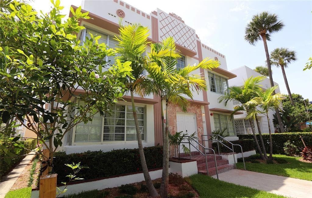 F10433726 — Miami Beach