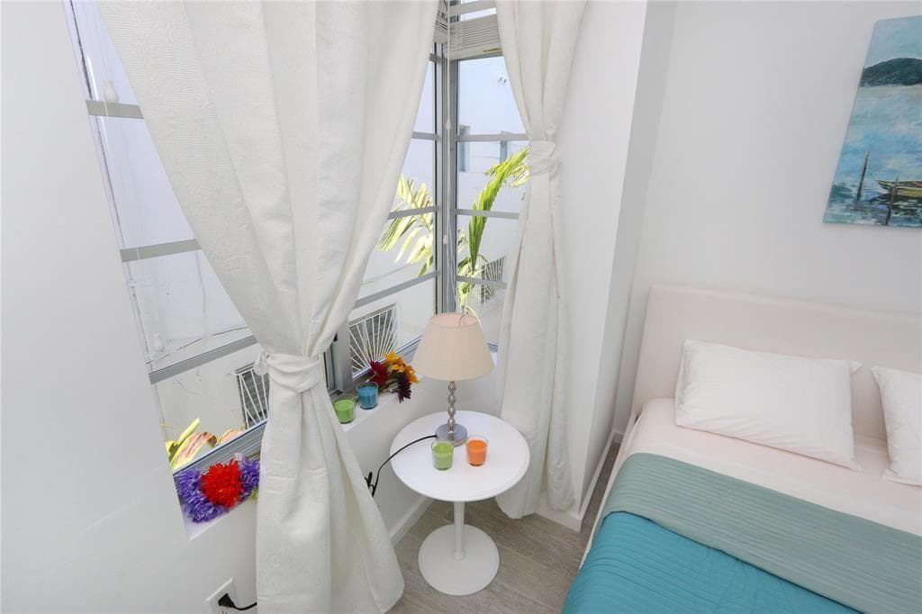F10433726 — Miami Beach — 9