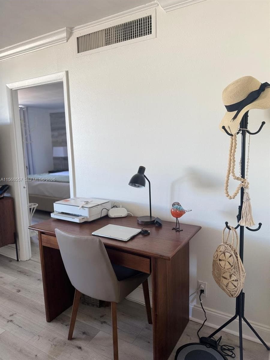 A11568557 — Miami Beach — 12