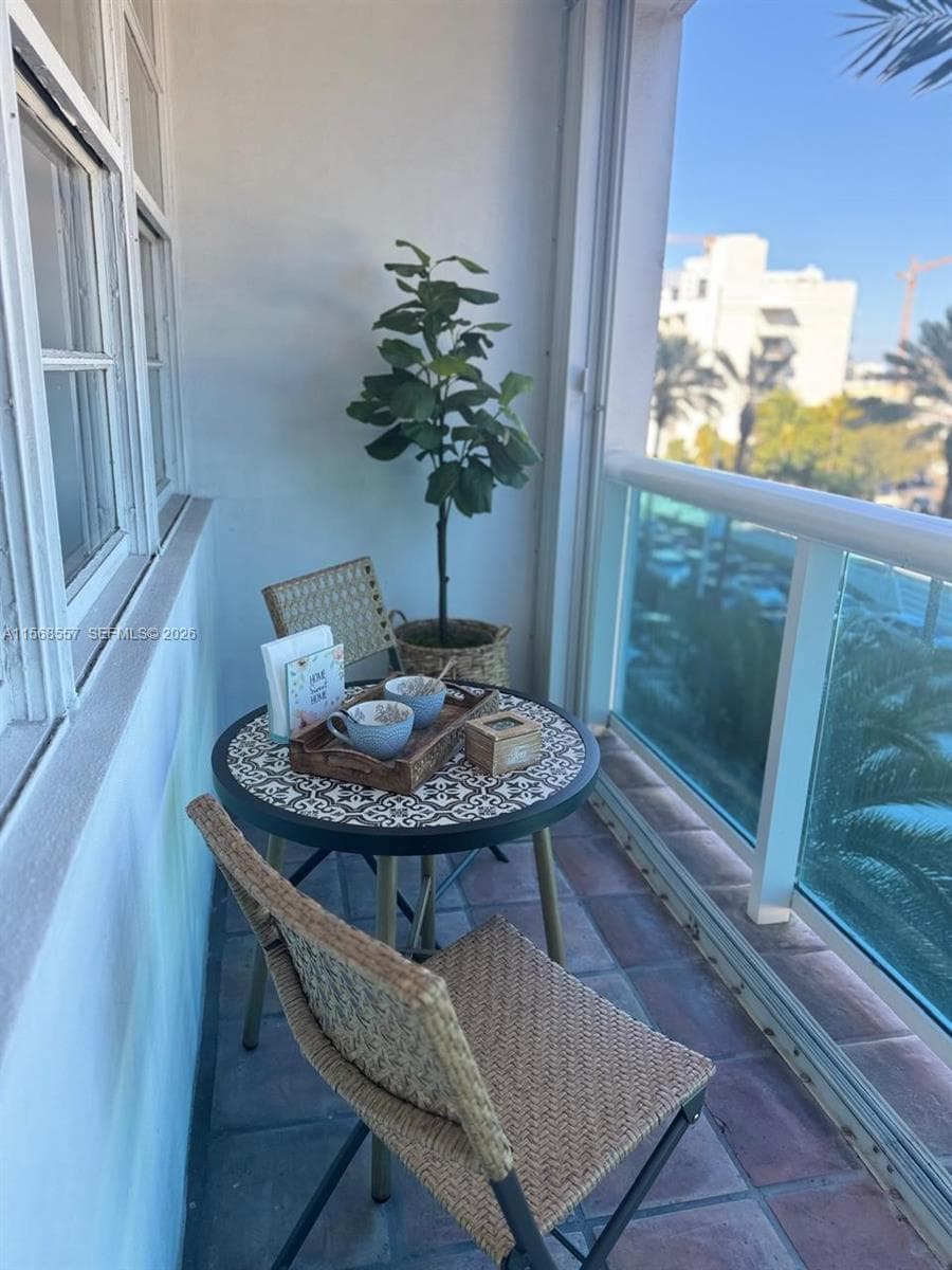 A11568557 — Miami Beach — 30