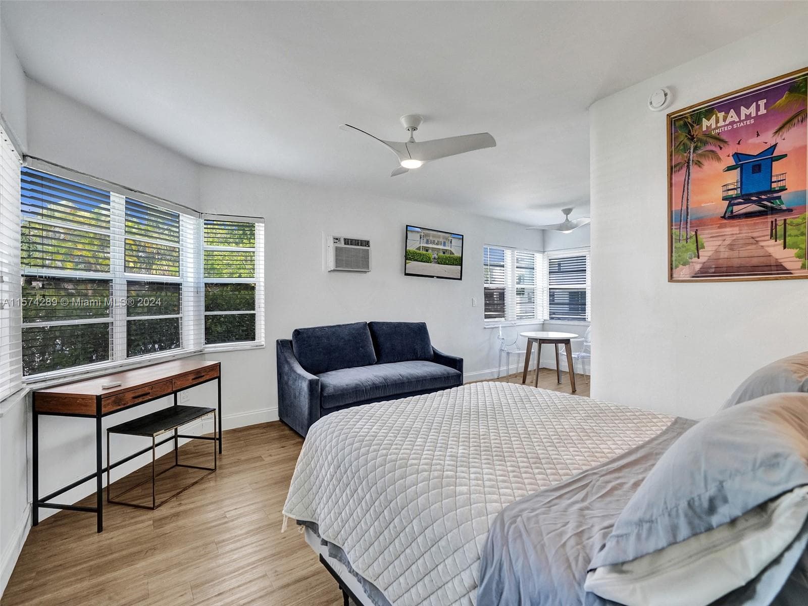 A11574289 — Miami Beach