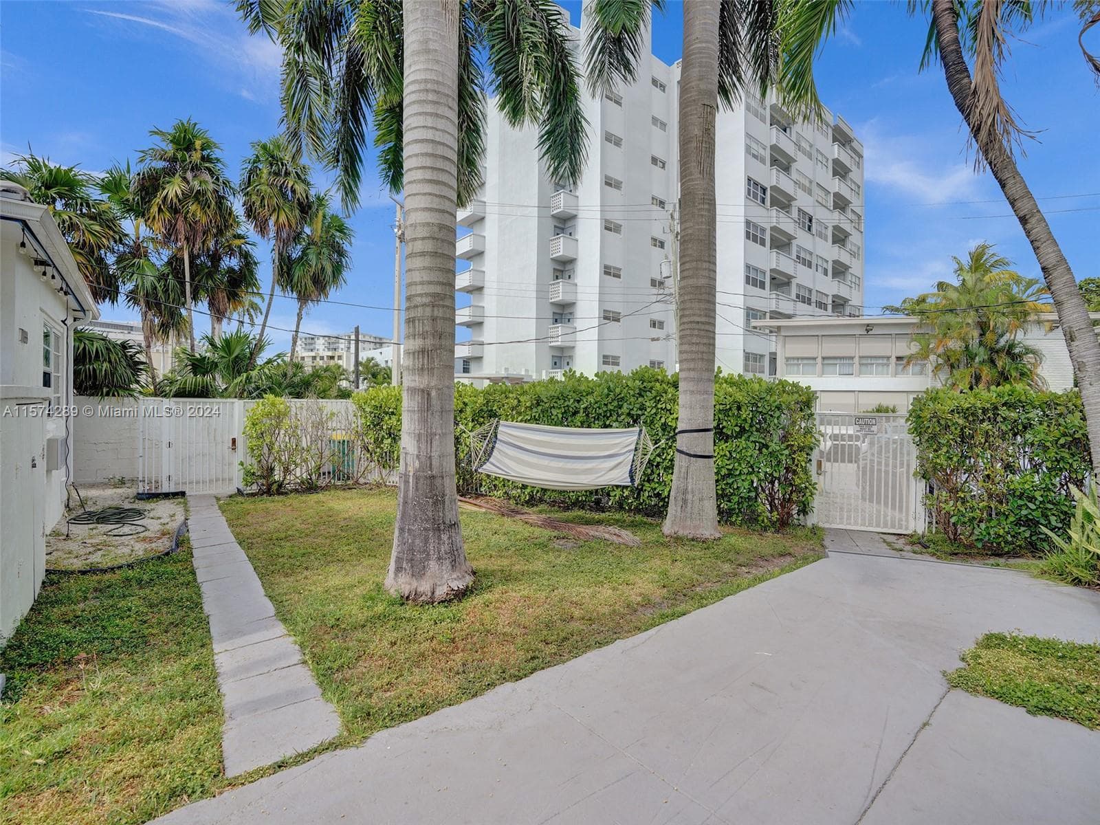 A11574289 — Miami Beach — 14