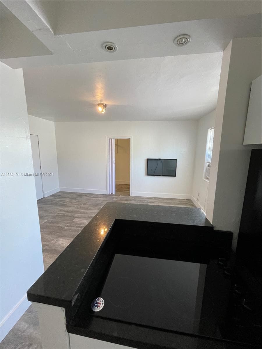 A11580491 — Miami Beach — 6