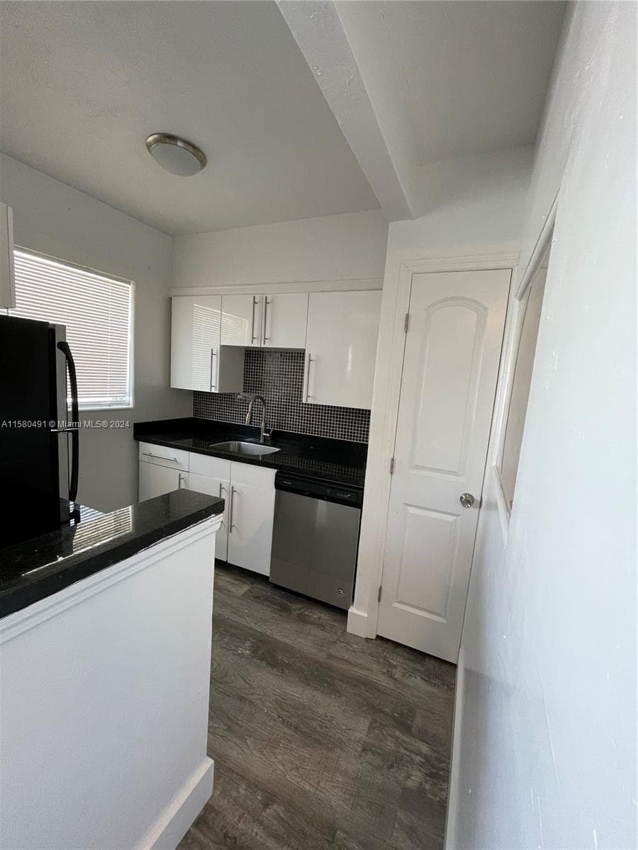 A11580491 — Miami Beach — 8