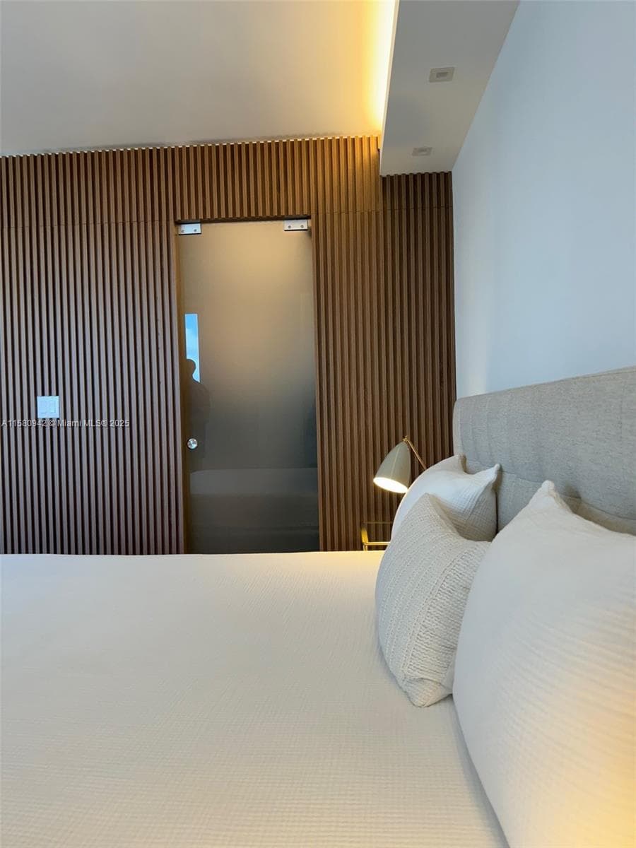 A11580942 — Miami Beach — 12