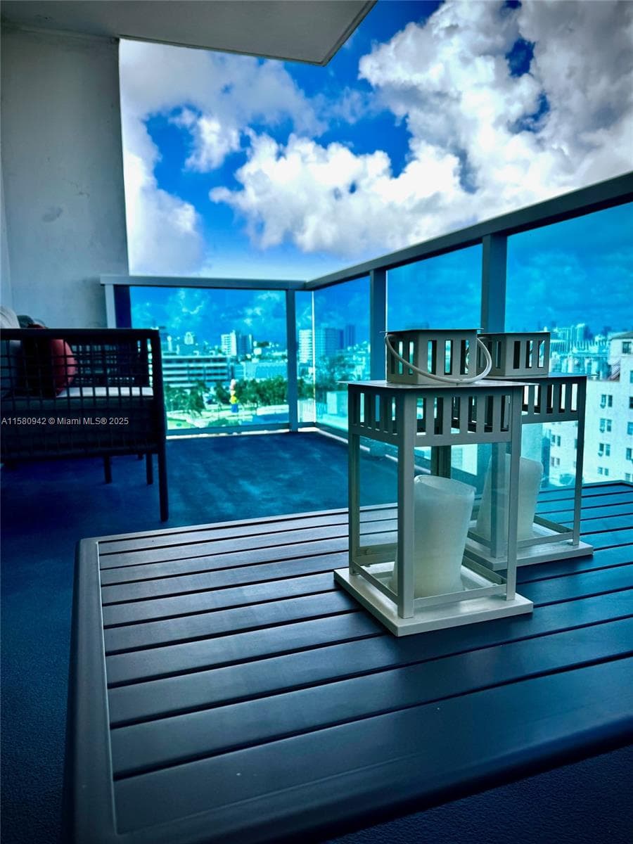 A11580942 — Miami Beach — 34