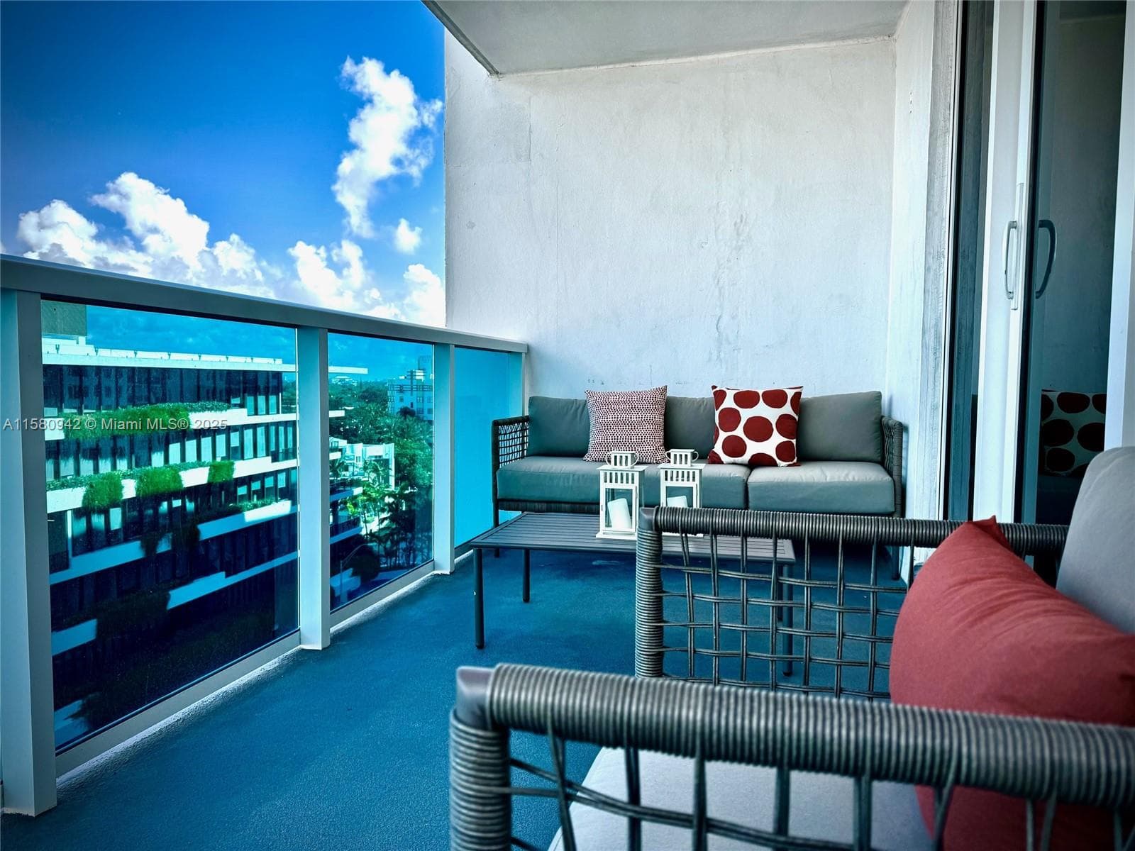 A11580942 — Miami Beach — 35