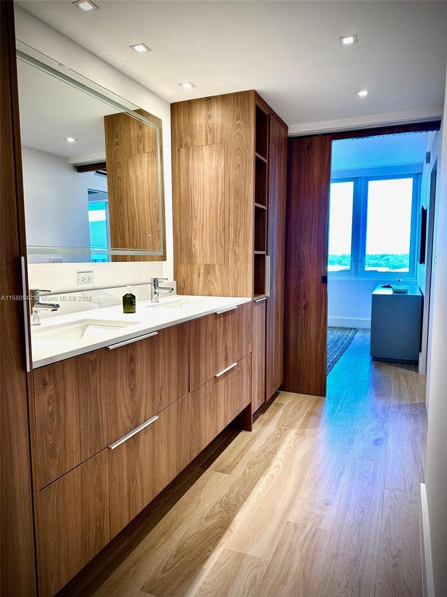 A11580942 — Miami Beach — 29