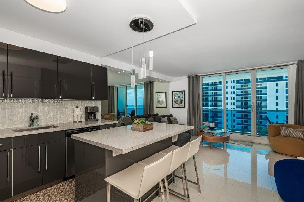 A11586960 — Miami Beach — 2