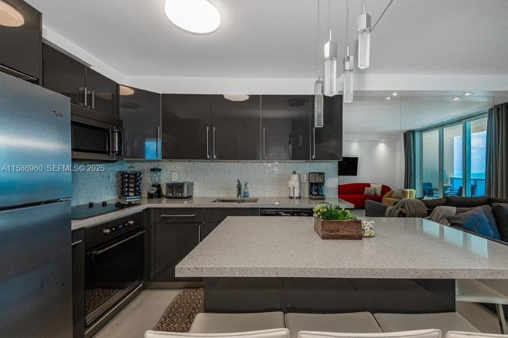 A11586960 — Miami Beach — 16
