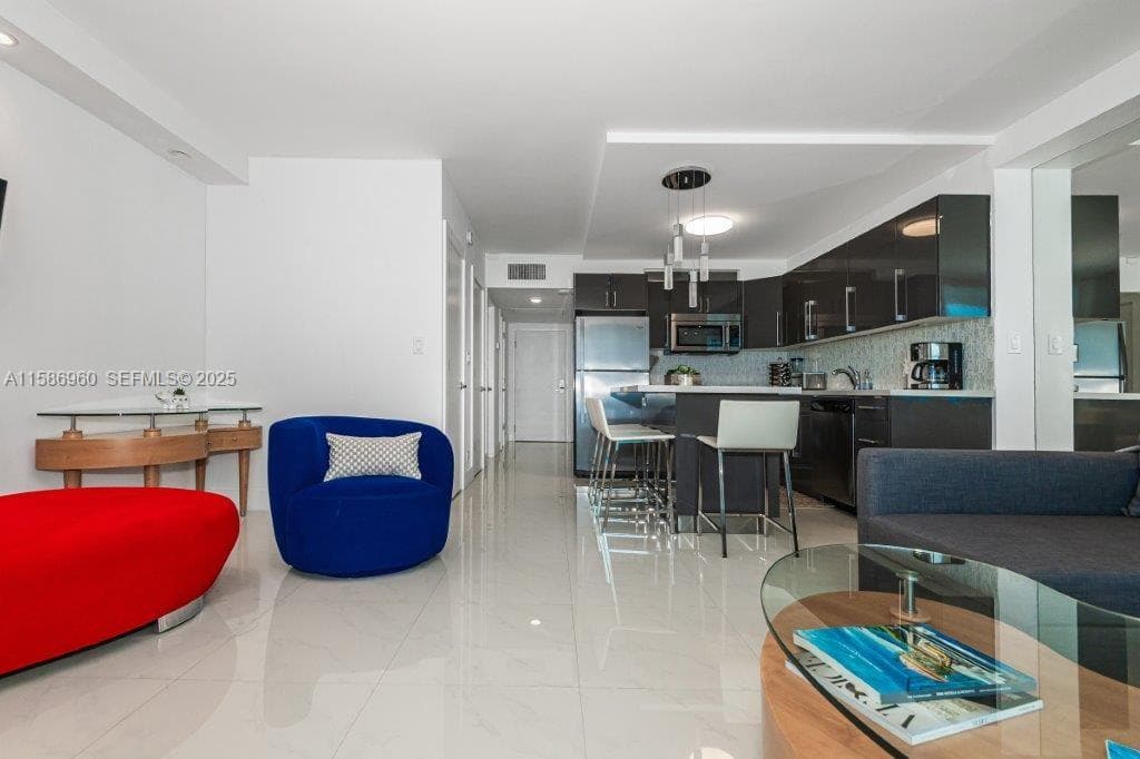 A11586960 — Miami Beach — 12