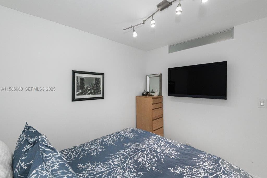 A11586960 — Miami Beach — 20
