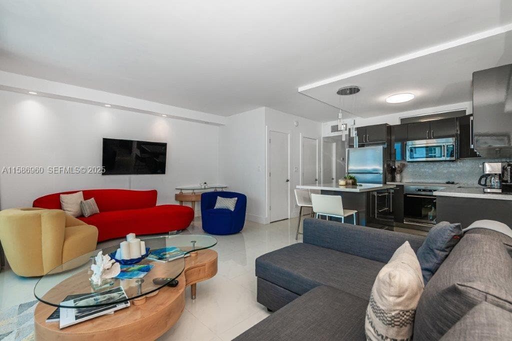 A11586960 — Miami Beach — 9