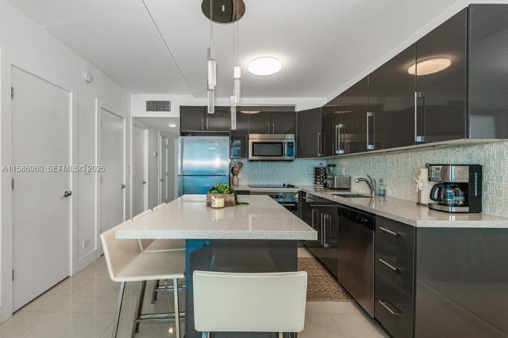 A11586960 — Miami Beach — 14