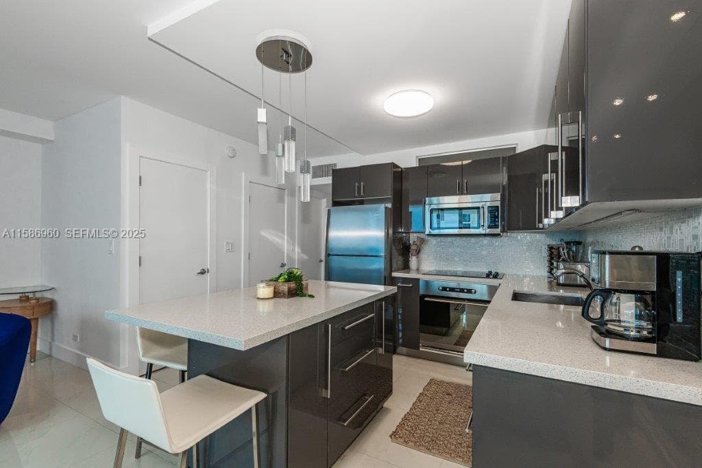 A11586960 — Miami Beach — 15