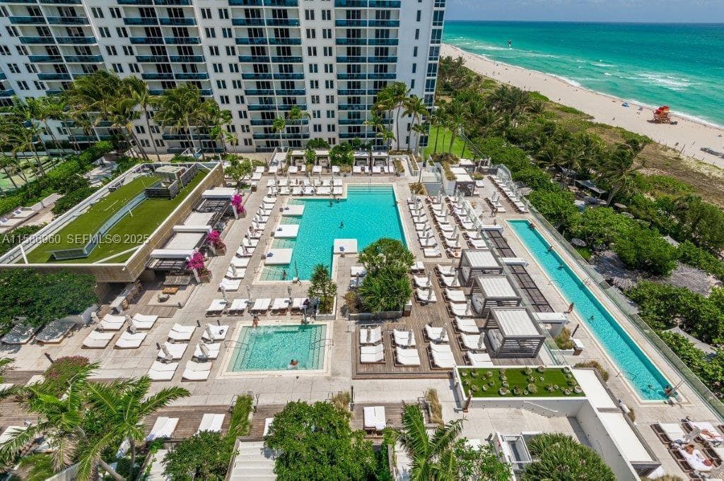 A11586960 — Miami Beach — 25