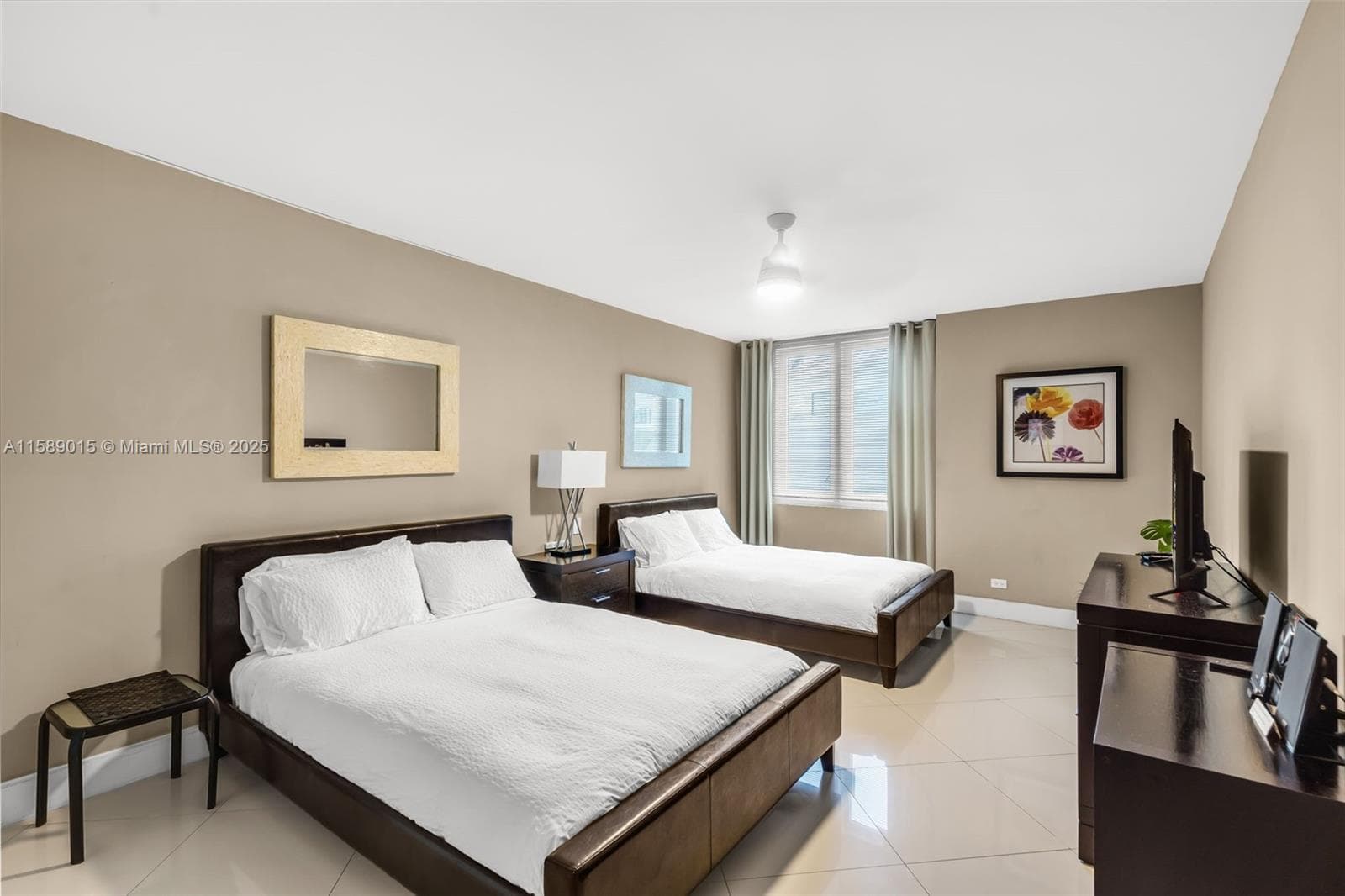 A11589015 — Miami Beach — 18