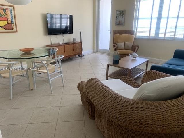 A11591200 — Miami Beach — 3