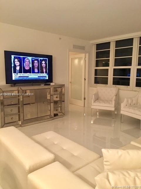 A11591999 — Miami Beach