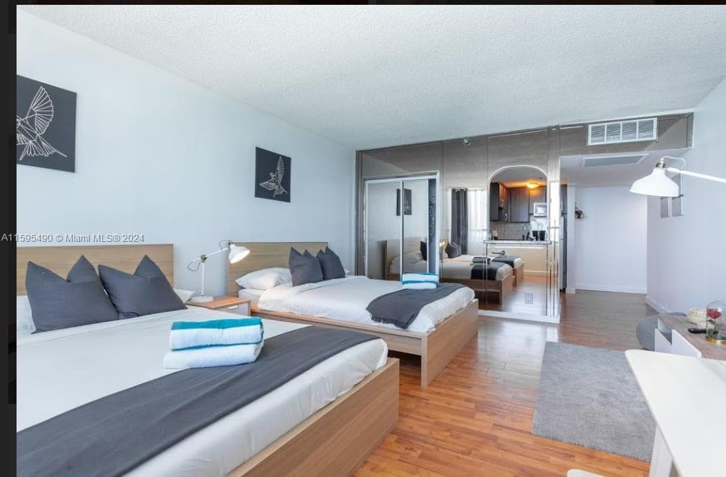 A11595490 — Miami Beach — 5