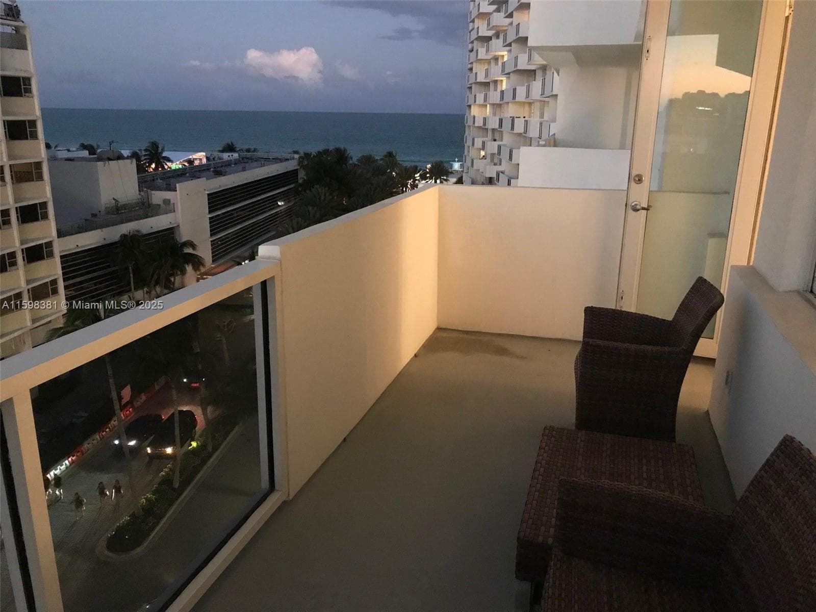 A11598381 — Miami Beach — 28