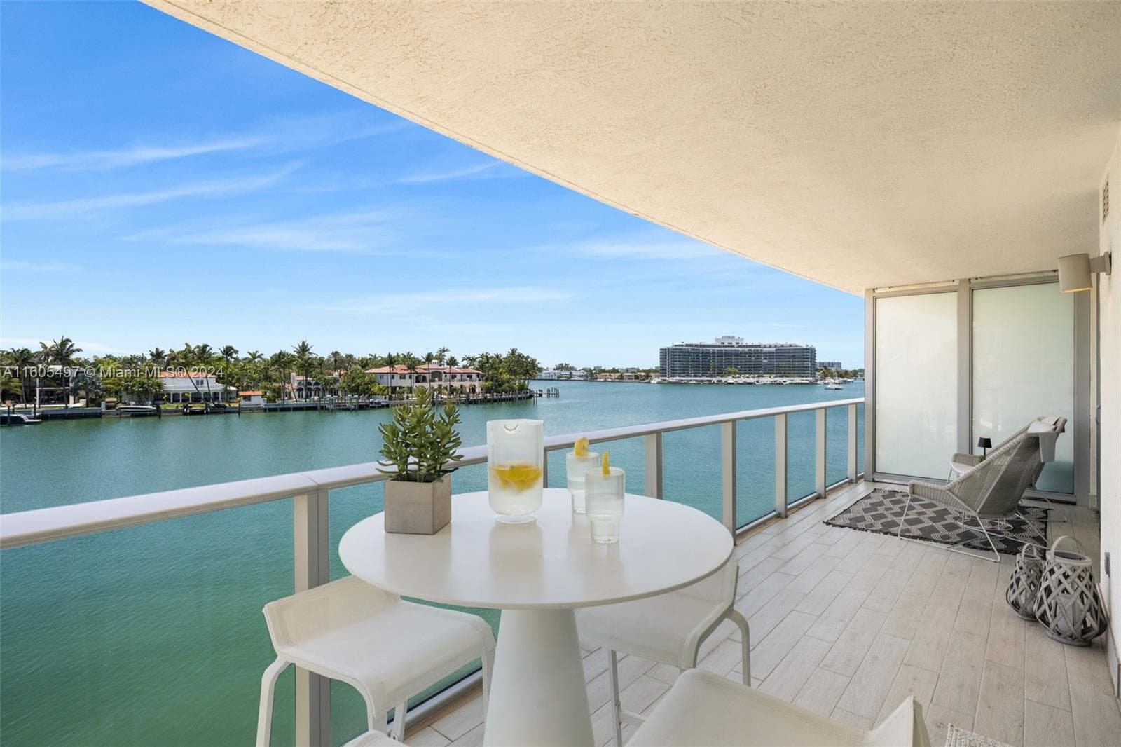A11605497 — Miami Beach