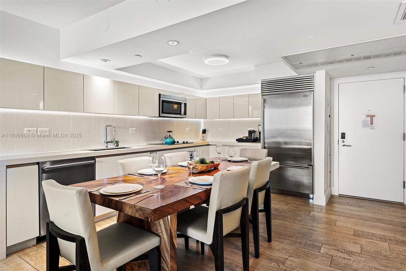 A11606653 — Miami Beach — 10