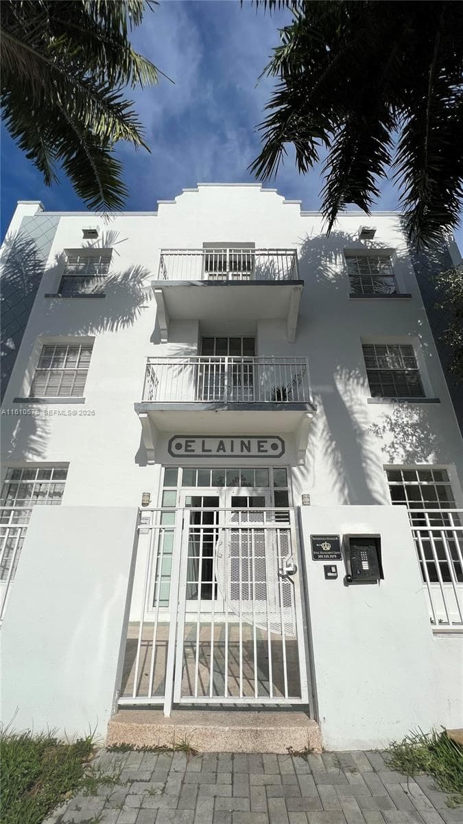 A11610576 — Miami Beach