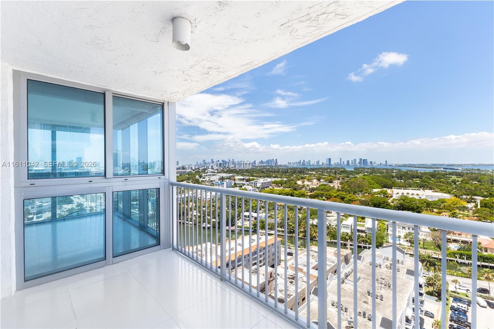 A11611042 — Miami Beach — 52