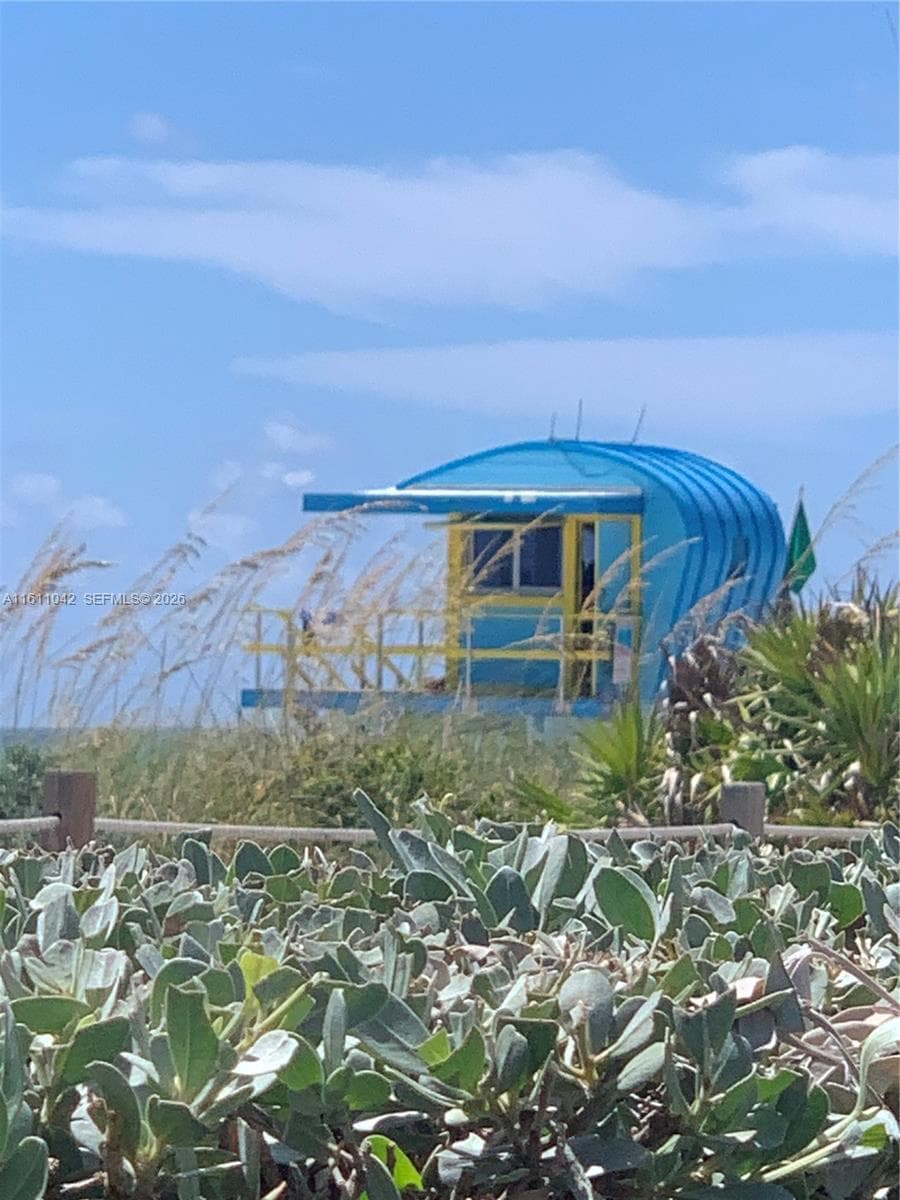 A11611042 — Miami Beach — 46