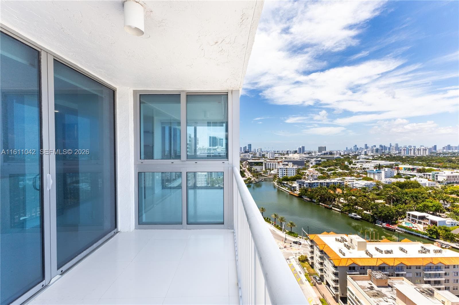 A11611042 — Miami Beach — 53