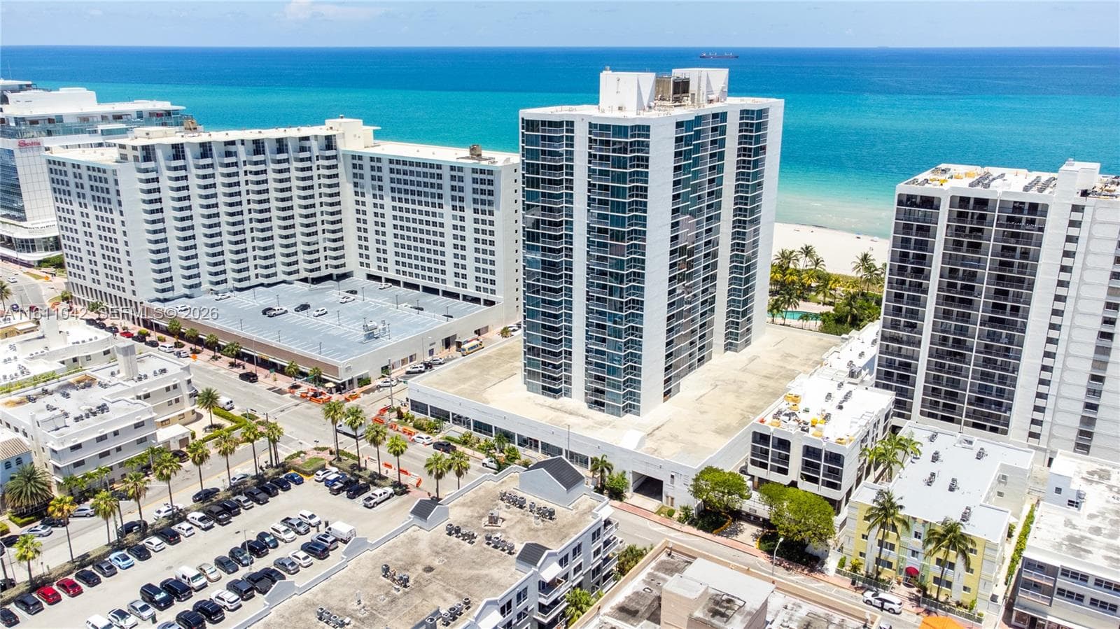 A11611042 — Miami Beach — 63