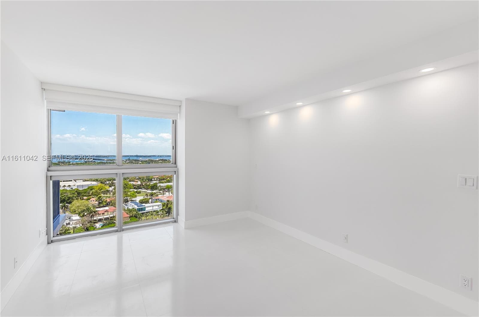 A11611042 — Miami Beach — 28