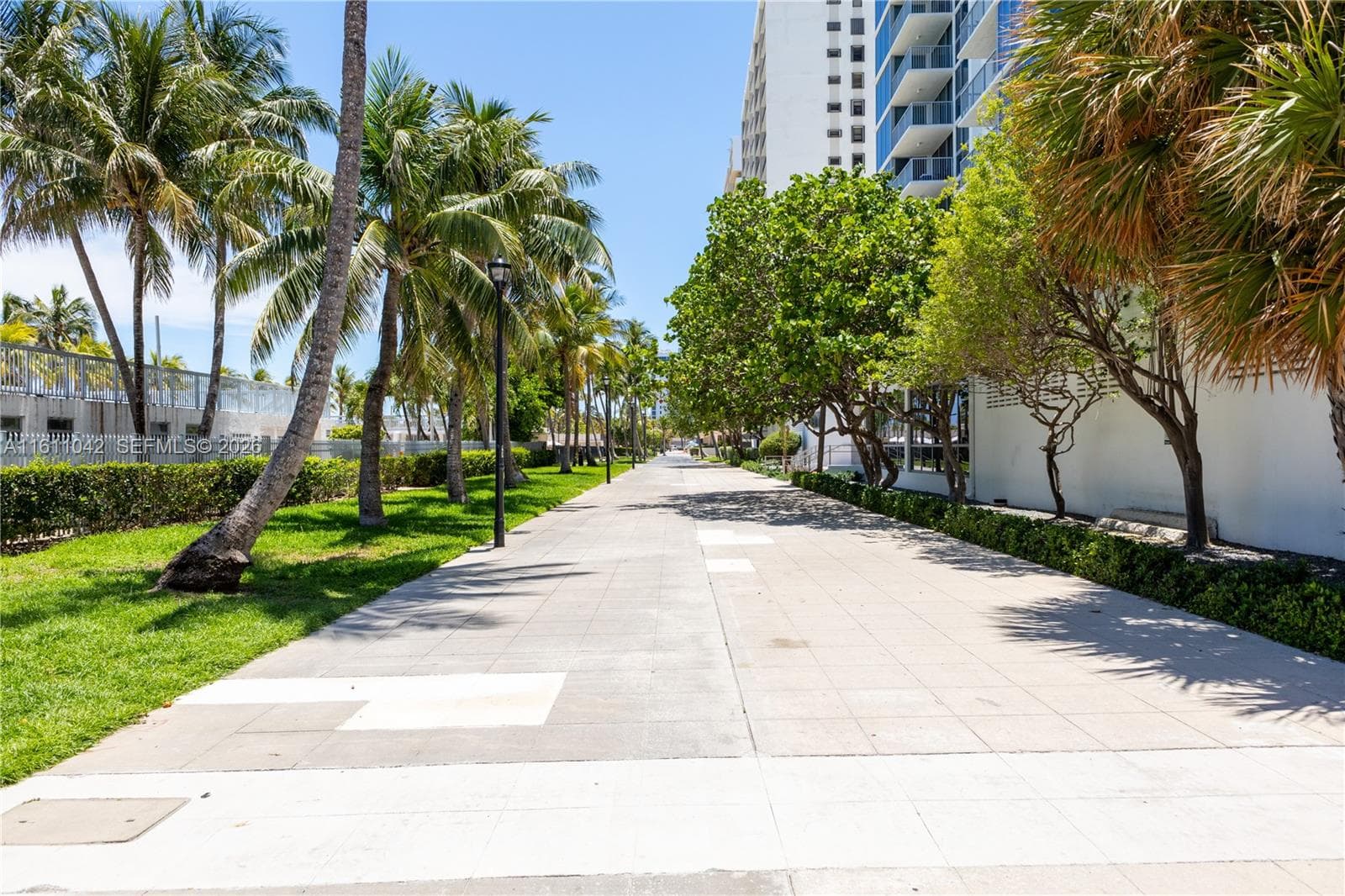A11611042 — Miami Beach — 59