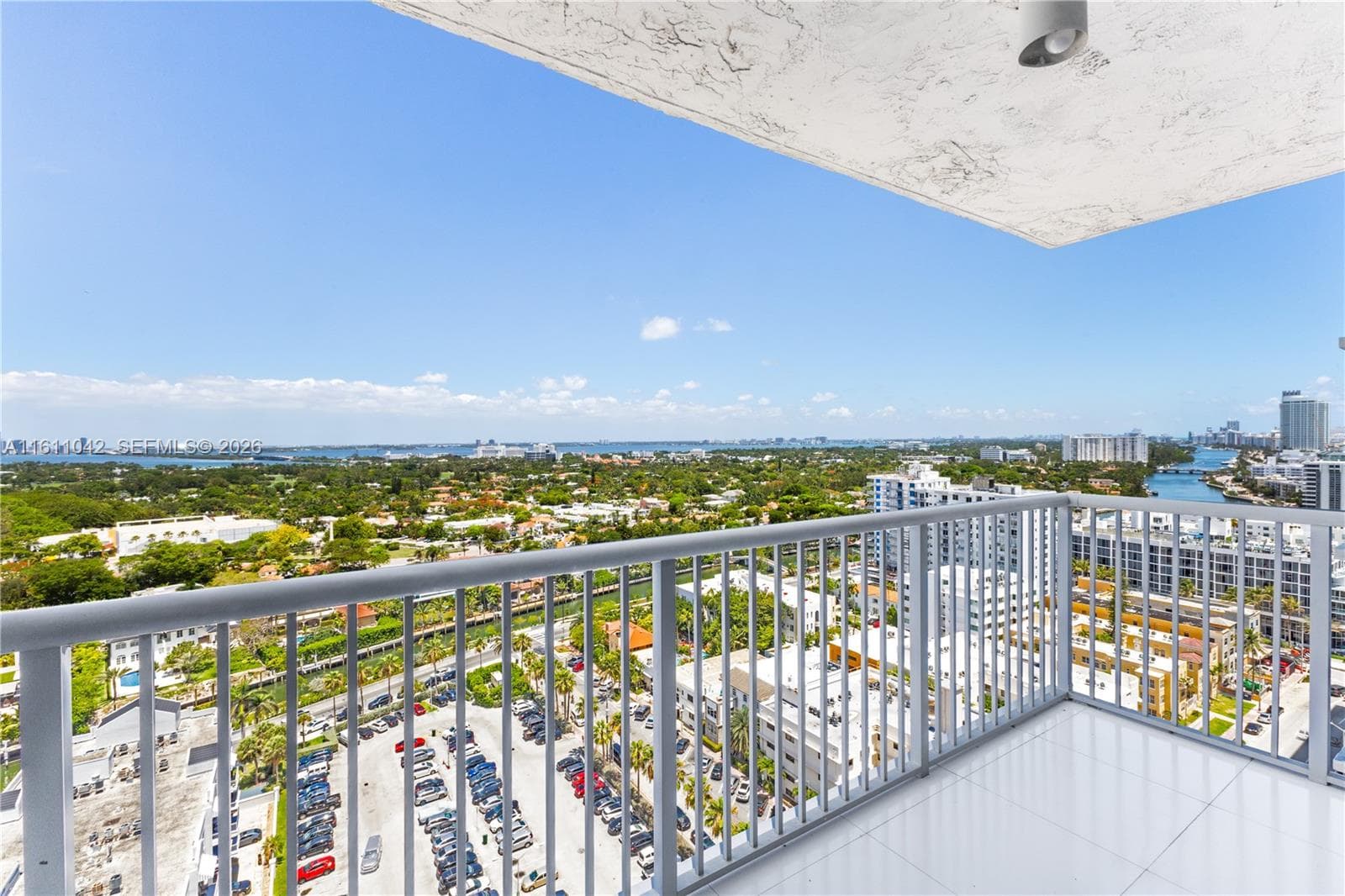 A11611042 — Miami Beach — 54