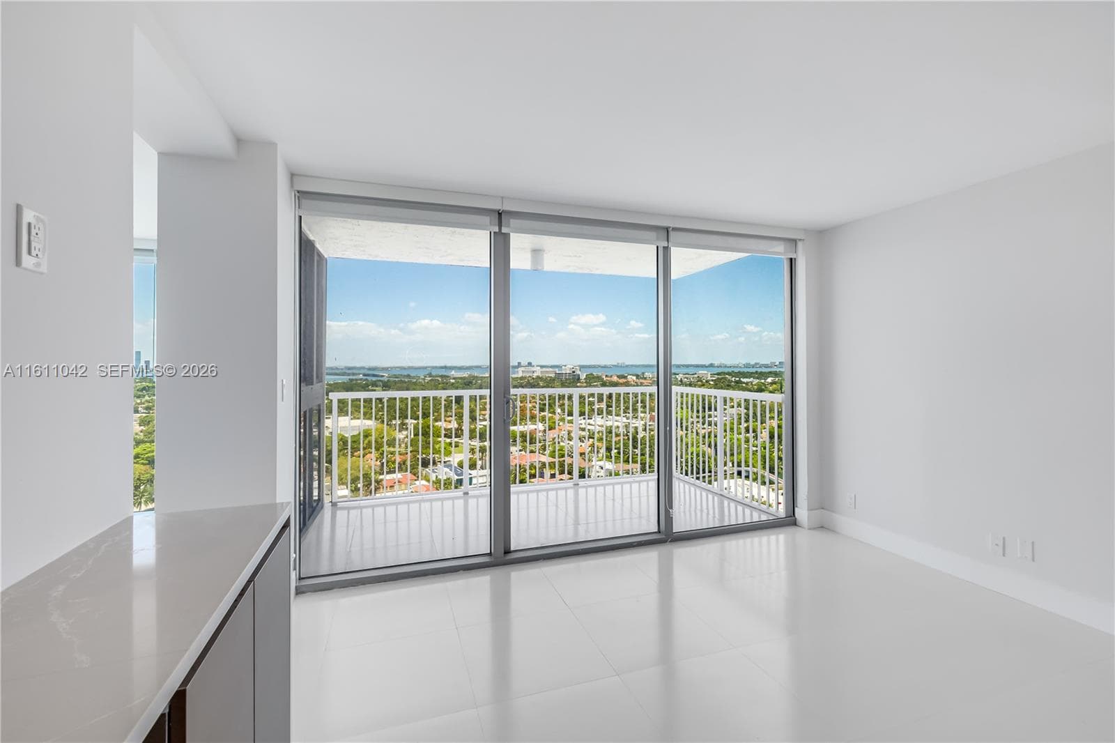 A11611042 — Miami Beach — 19