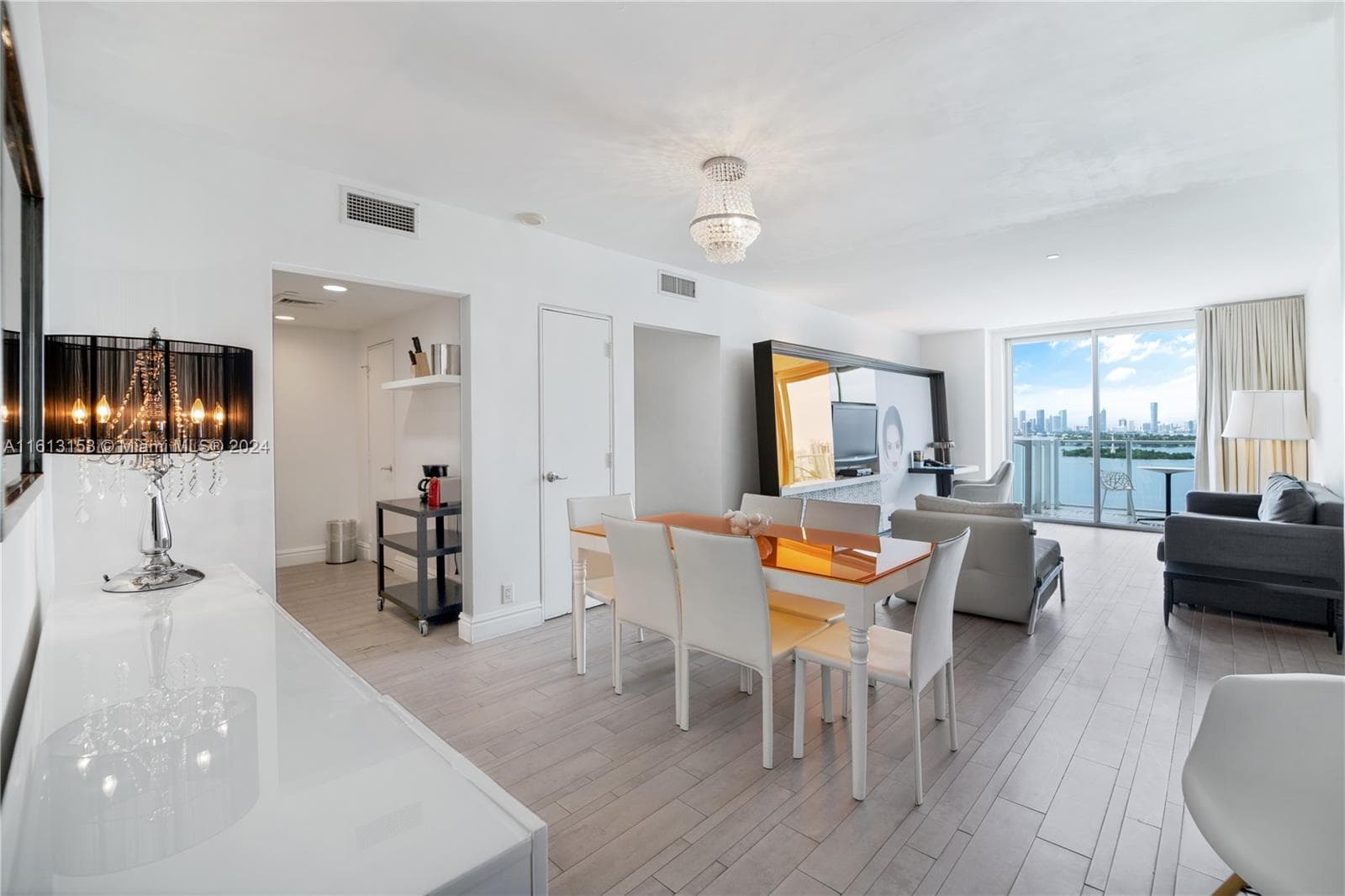 A11613153 — Miami Beach — 2