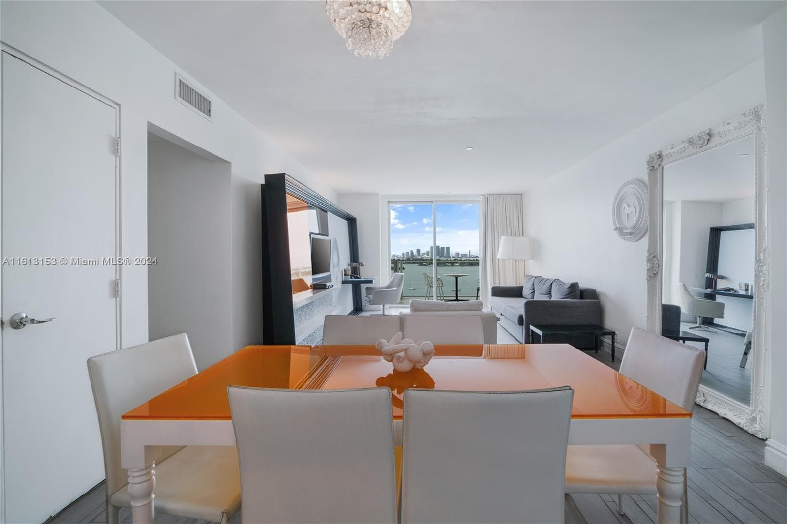 A11613153 — Miami Beach