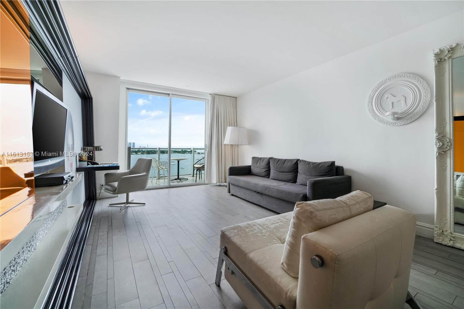 A11613153 — Miami Beach — 10