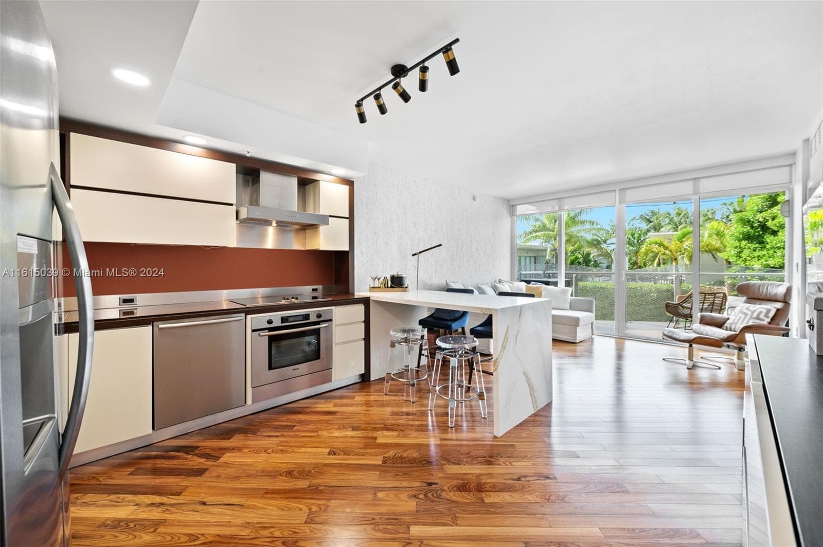A11615039 — Miami Beach — 13