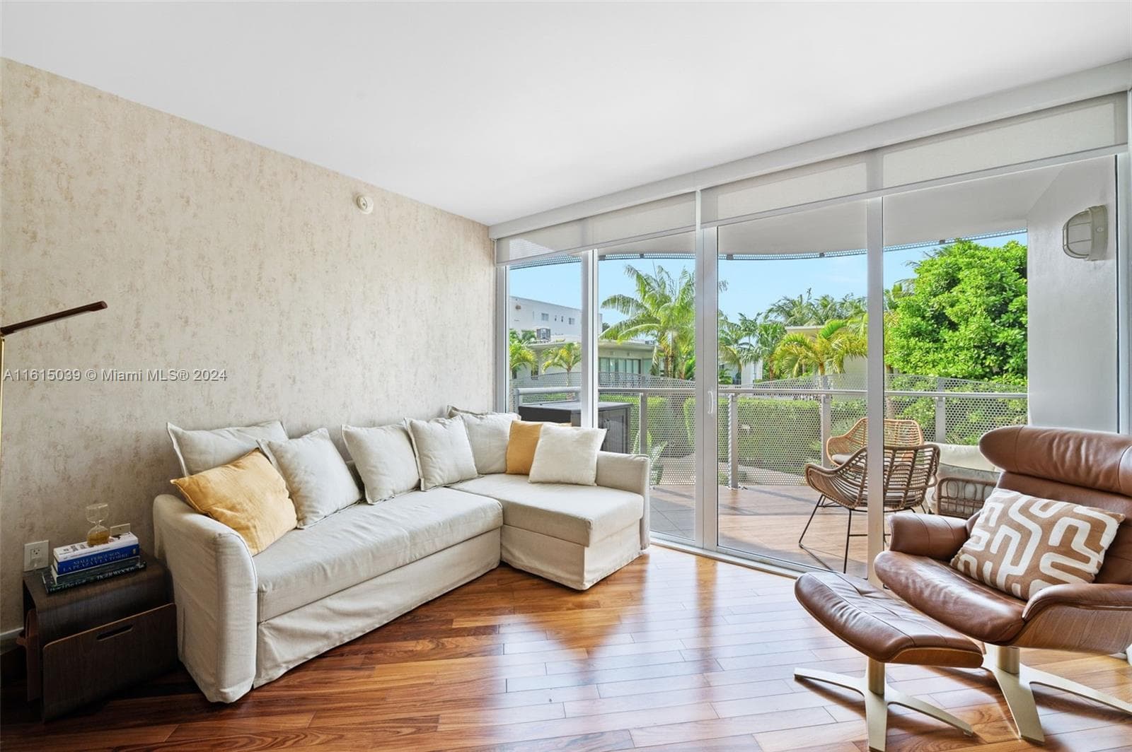 A11615039 — Miami Beach — 9