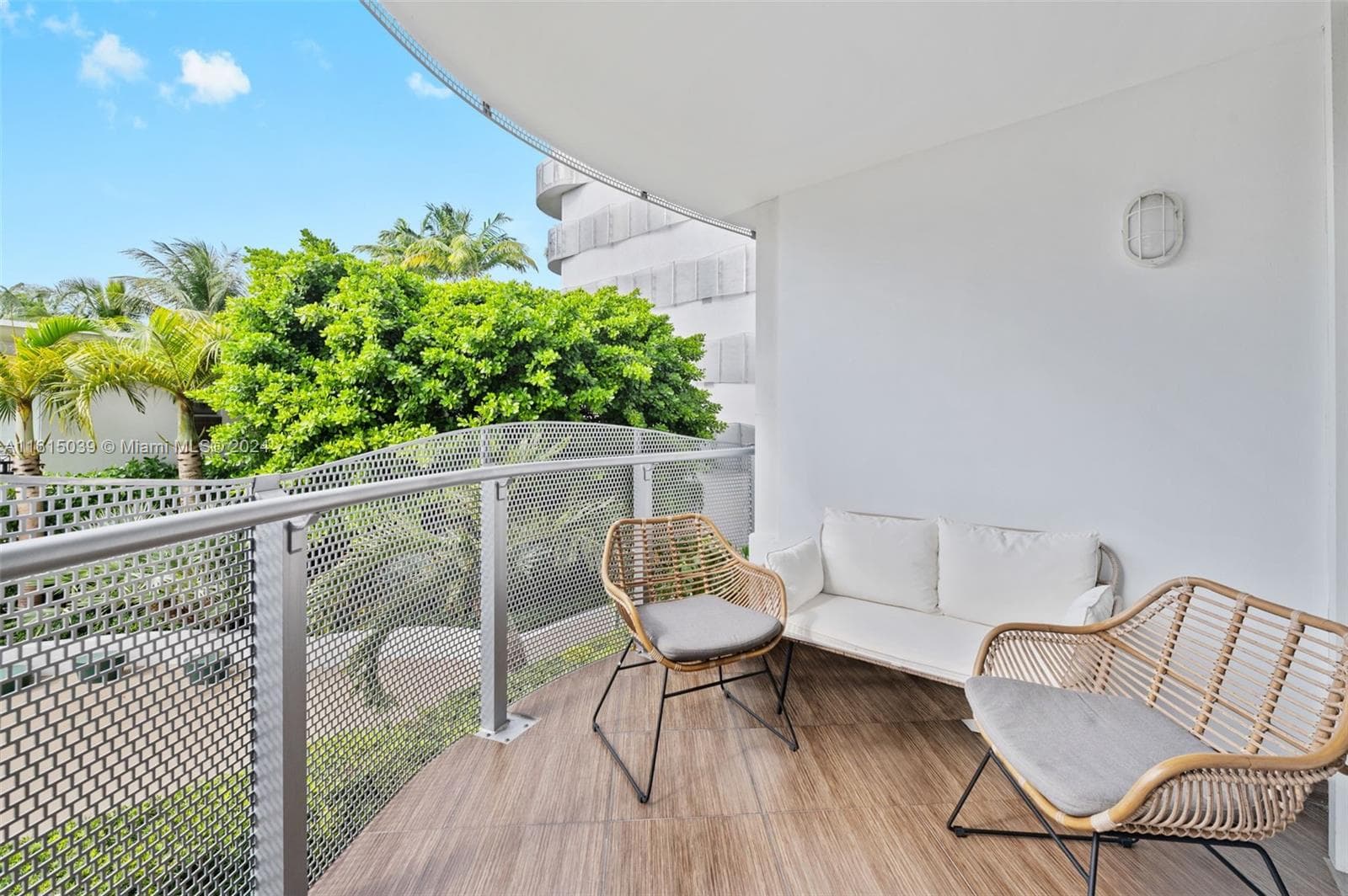 A11615039 — Miami Beach — 10