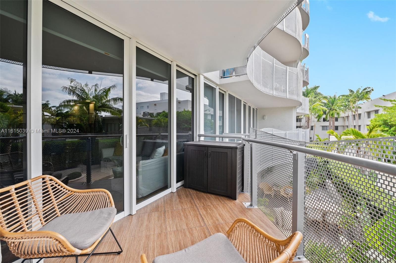 A11615039 — Miami Beach — 11