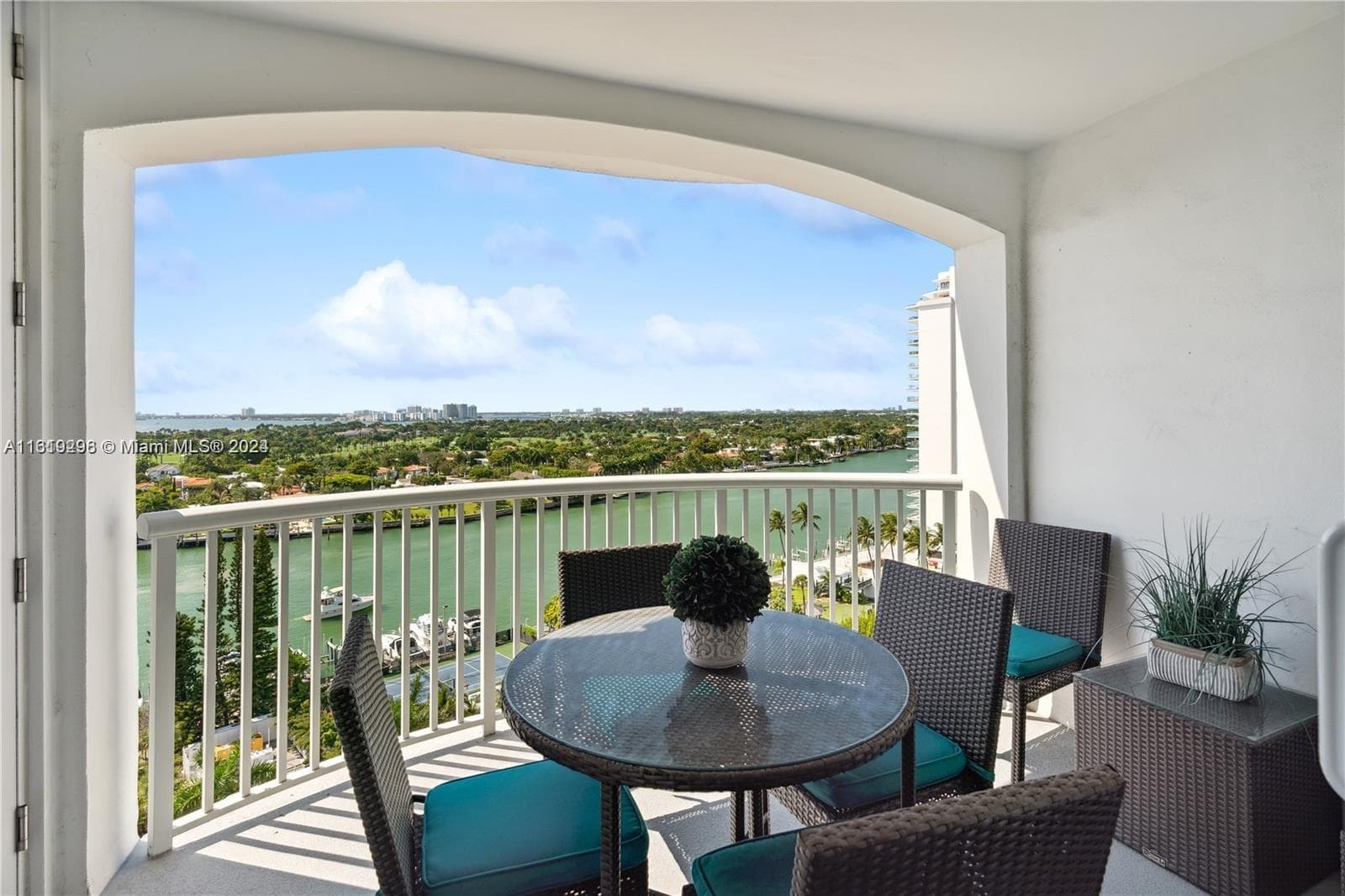 A11619296 — Miami Beach — 33