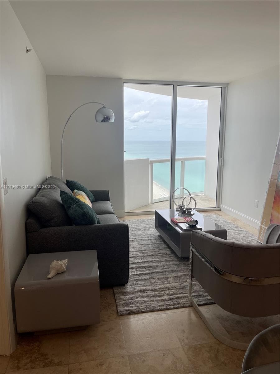 A11619409 — Miami Beach — 27