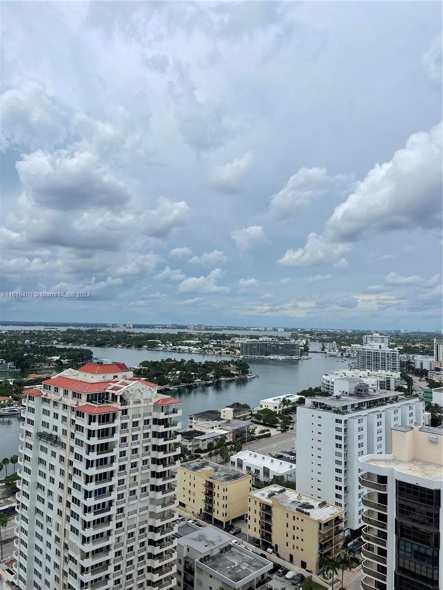 A11619409 — Miami Beach — 16